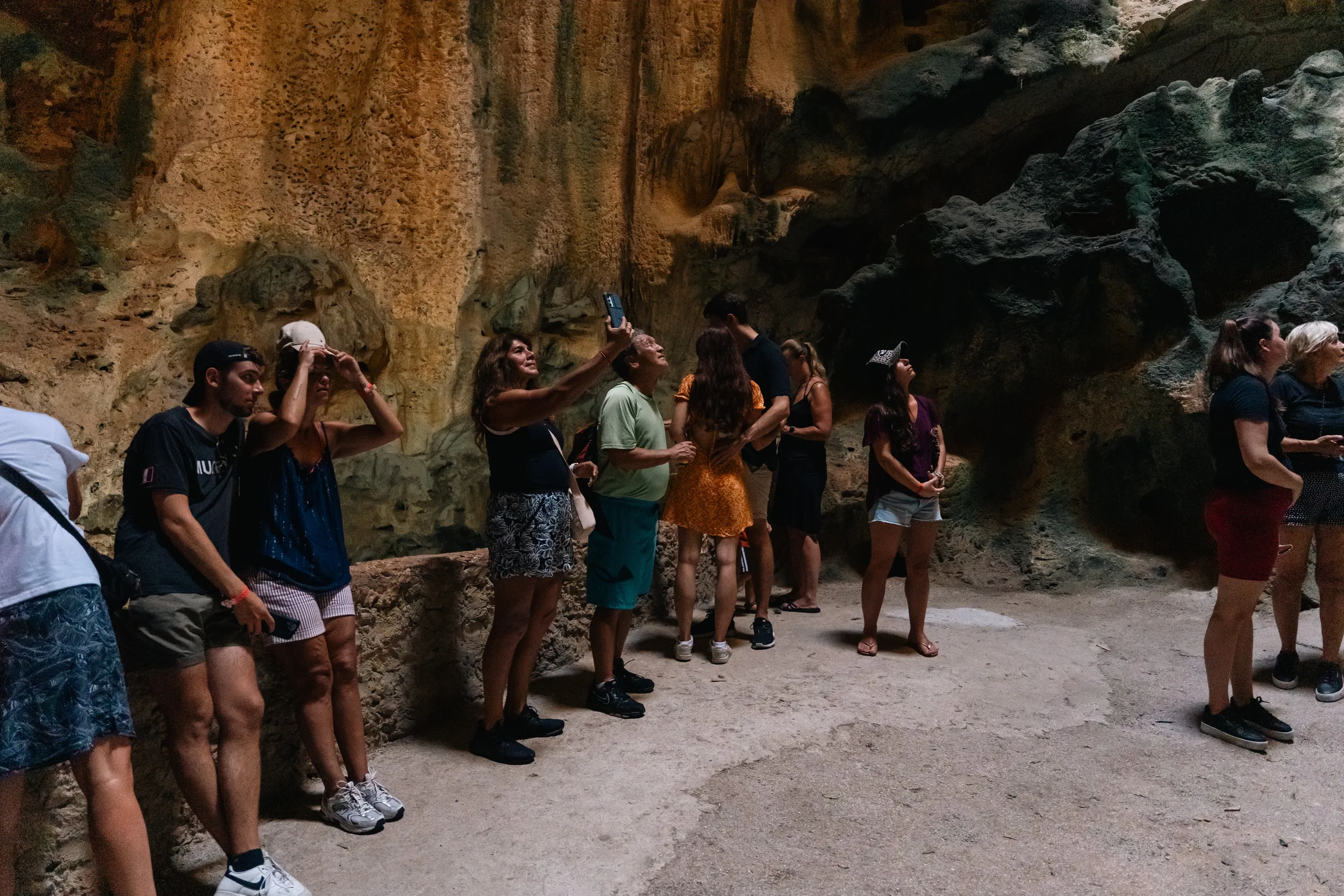 Guests exploring Curaçao's nature