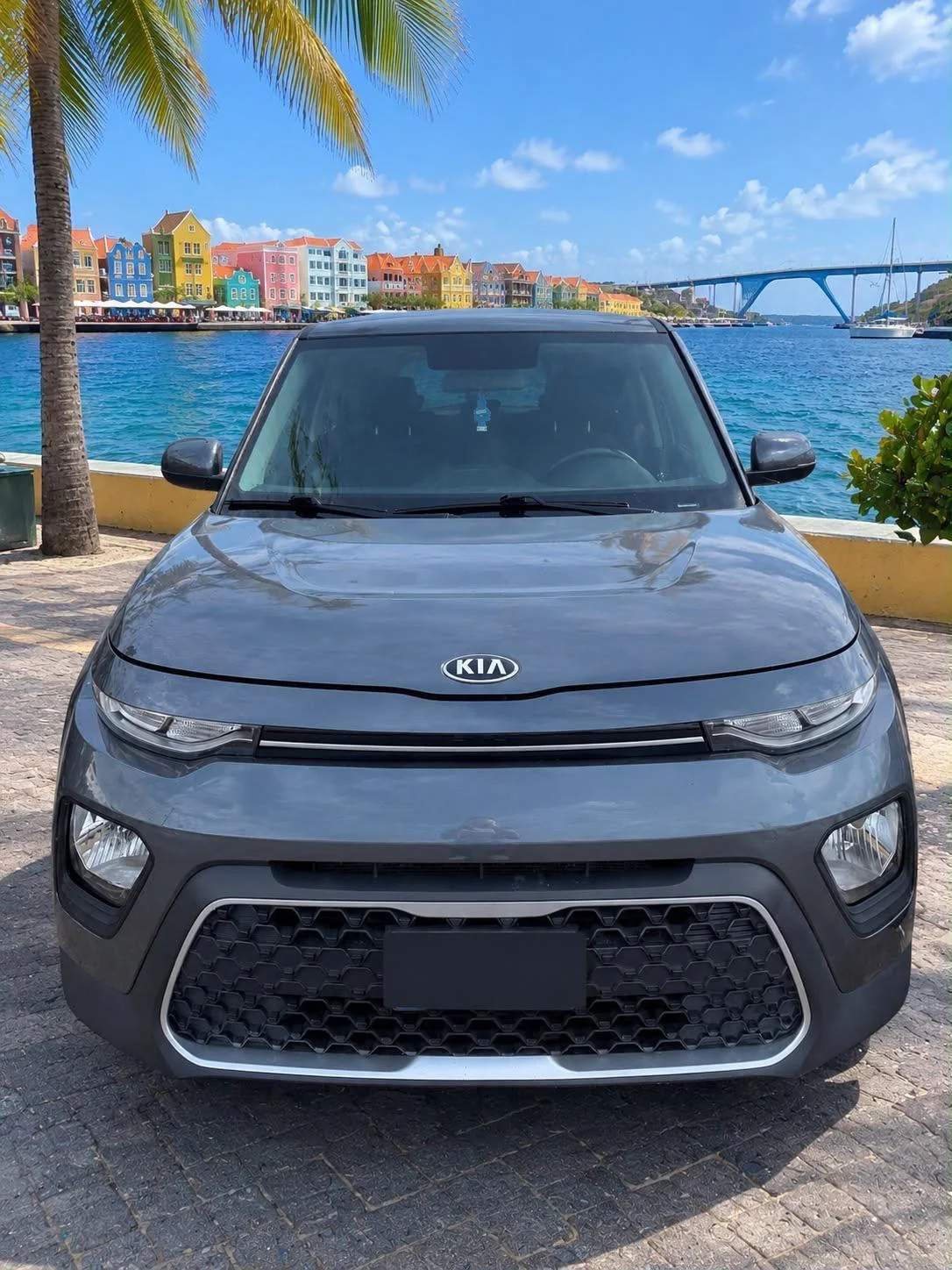 Grey Kia Soul, front view