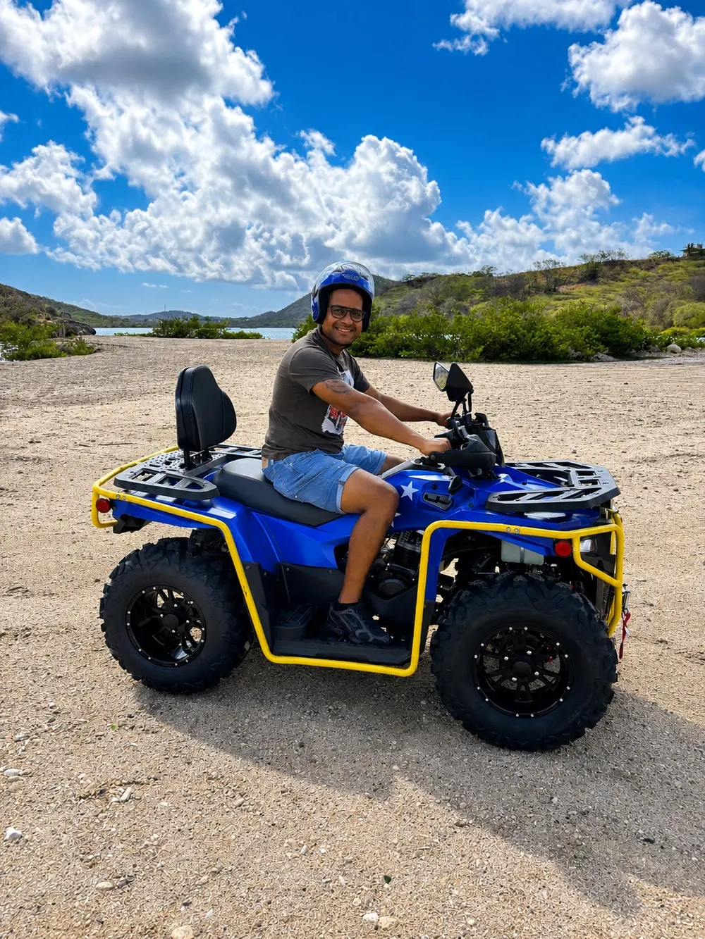 Un paseo en quad por una playa de Curazao